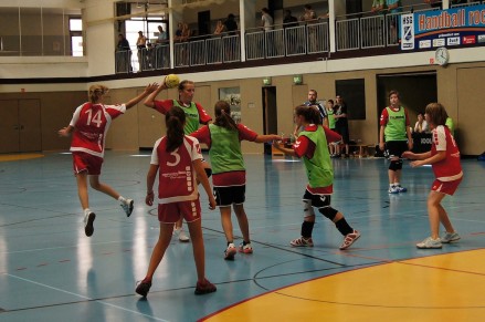 Angelique setzt zu einem ihrer 15 Treffer in diesem Spiel an